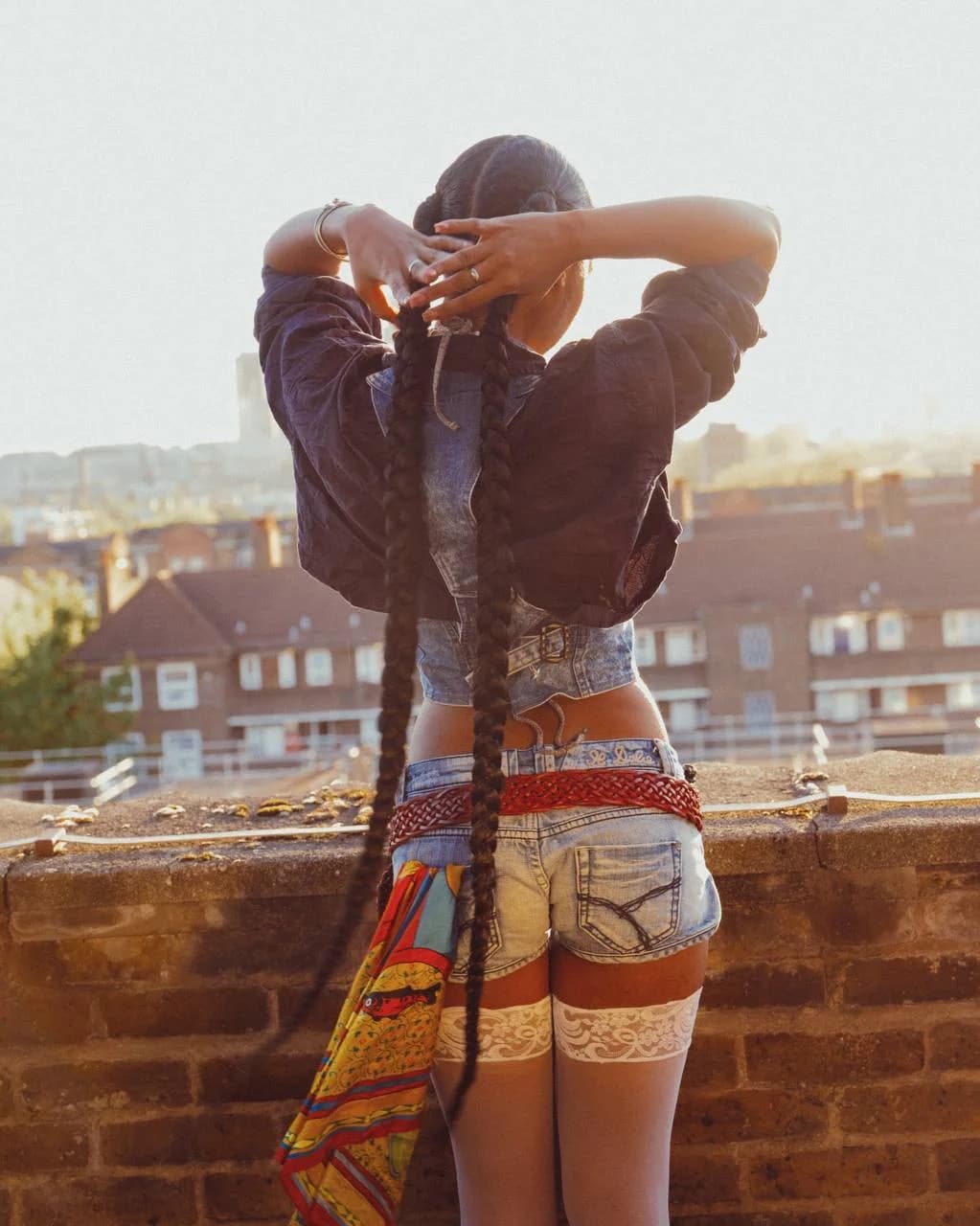 Model wearing the shell scarf tied at the waist